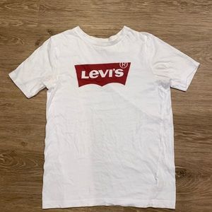 Levi’s tee